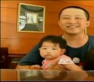 Suelta a su hija por coger una pelota en un partido de béisbol en Taiwán
