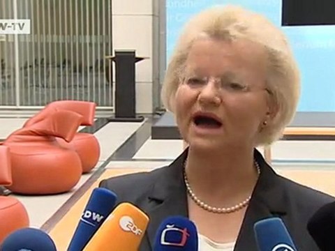 A Blessing and a Curse - Addicted to the Internet | People & Politics