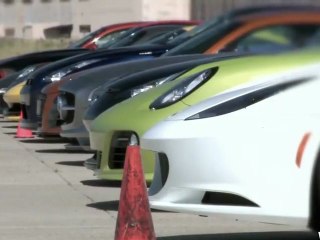 11 voitures de rêve réunies pour  faire la course