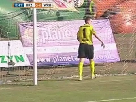 Insolite : un but contre-son-camp de 35 mètres !