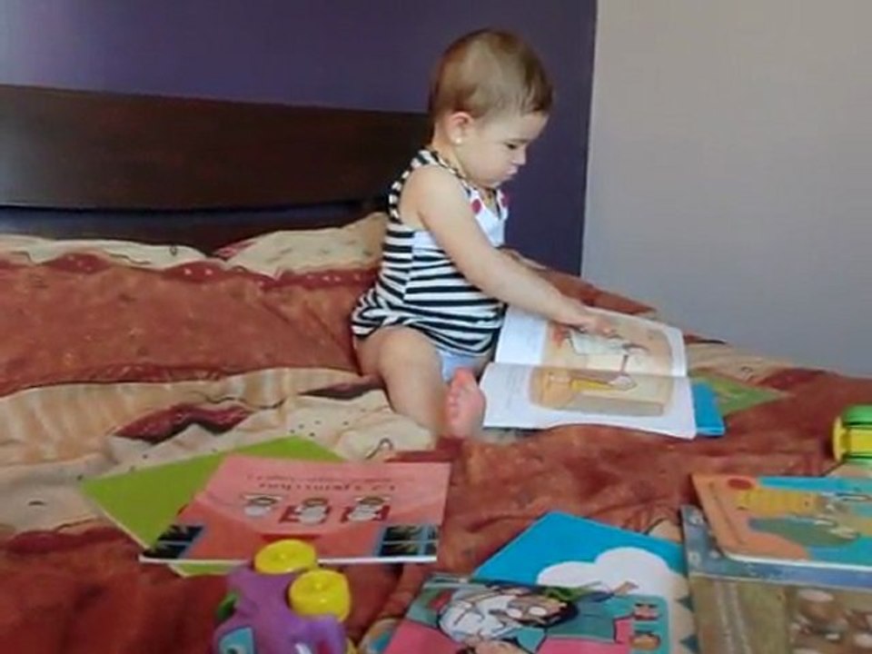 rapha 15 mois aime les livres