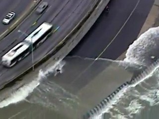 Chicago joggers, bikers get an unwanted shower