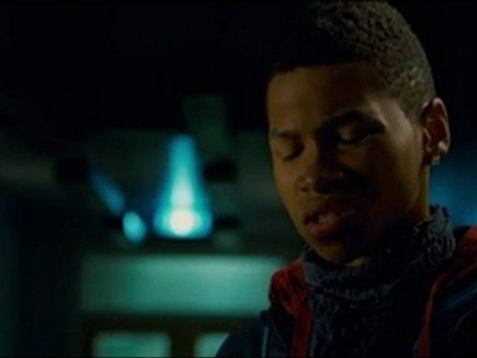 Gonna Need A Weapon - clip Gonna Need A Weapon (Anglais)