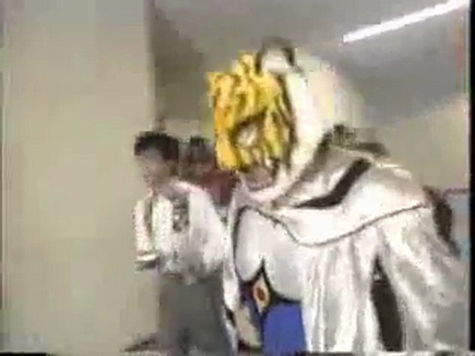 Mil Mascaras, Tiger Mask & Great Sasuke  vs Dos Caras, Dynamite Kid & Kuniaki Kobayashi - PT1.