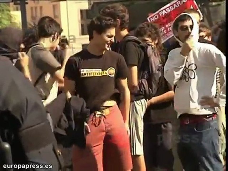 Antifascistas recorren las calles de Barcelona