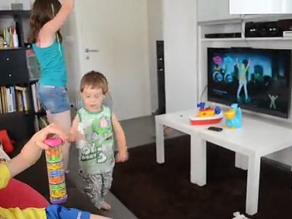 Iris et Elliott, Just Dance