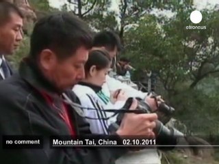 Wilde acrobatic tricks in China - no comment