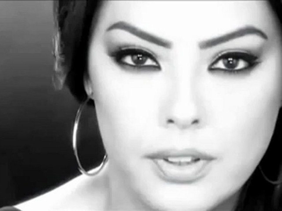 Ebru Gündeş    ( Cumartesi )