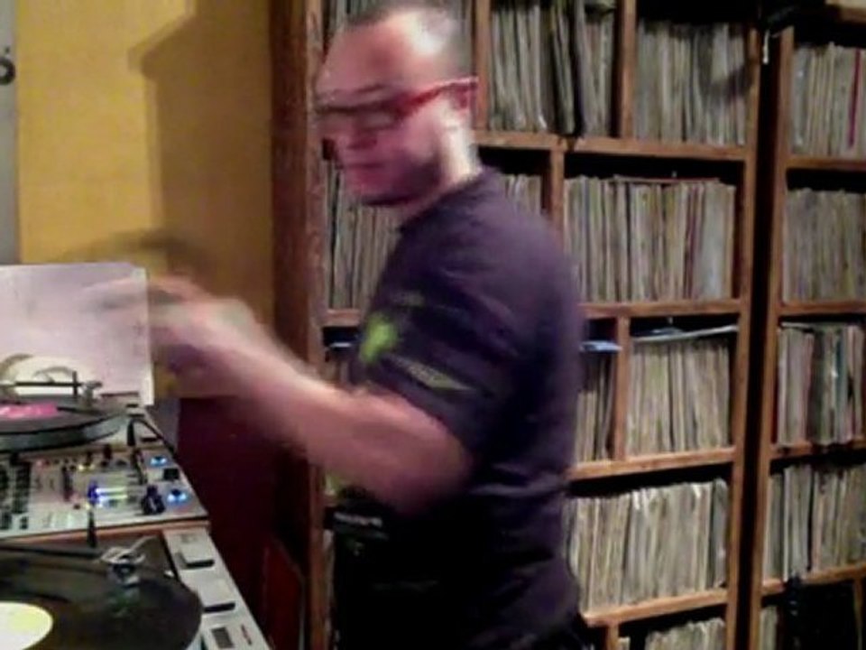 Yaxkin Retrodisko Disco House mix Oct 2011 pt 01