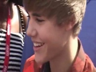 Justin Biebers New Christmas Ablum UNDER THE MISTLETOE