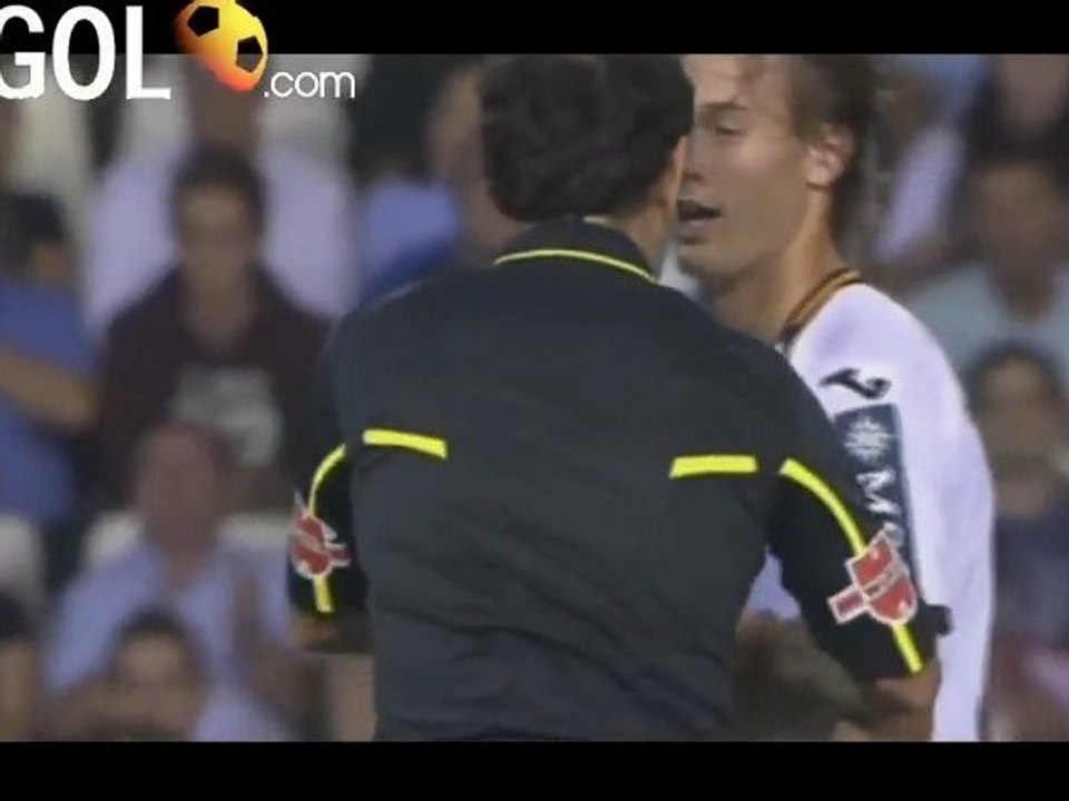 Canales fauché par derrière... par l'arbitre !