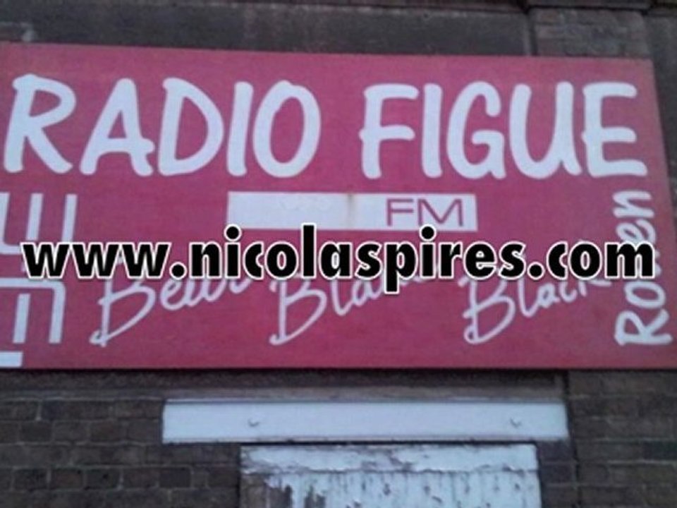 Passage à Radio Figue  "Un Bouquet d'oeillets rouges" 03 octobre 2011