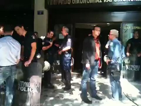 Μέτρα ασφαλείας στο ΥΠΟΙΚ1