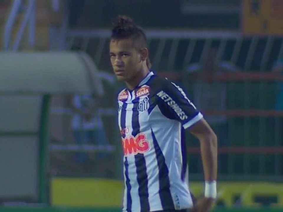 Le "petit pont - passe aveugle" de Neymar