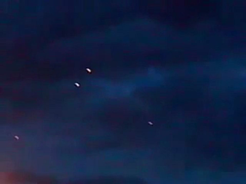 UFO πετούν σε όλο το Wheat Ridge, Κολοράντο. 2-Οκτ-2011