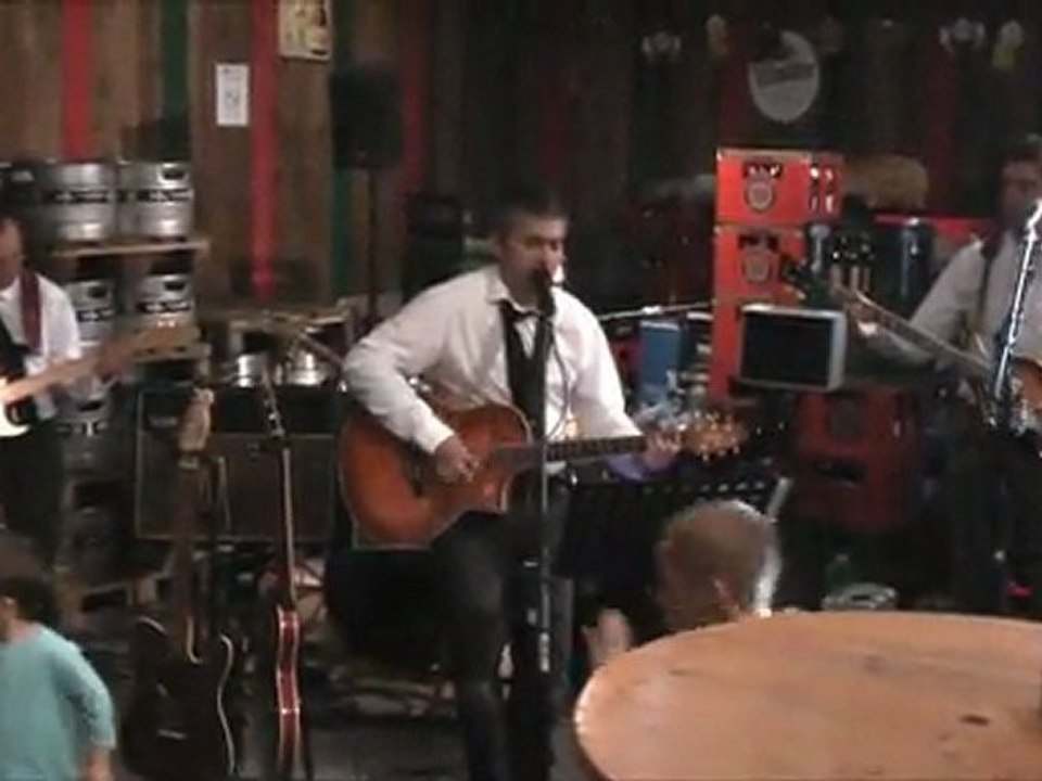 Le groupe Vannetais L'abbé rôde en concert au V'nB Séné le 16 sept. 2011