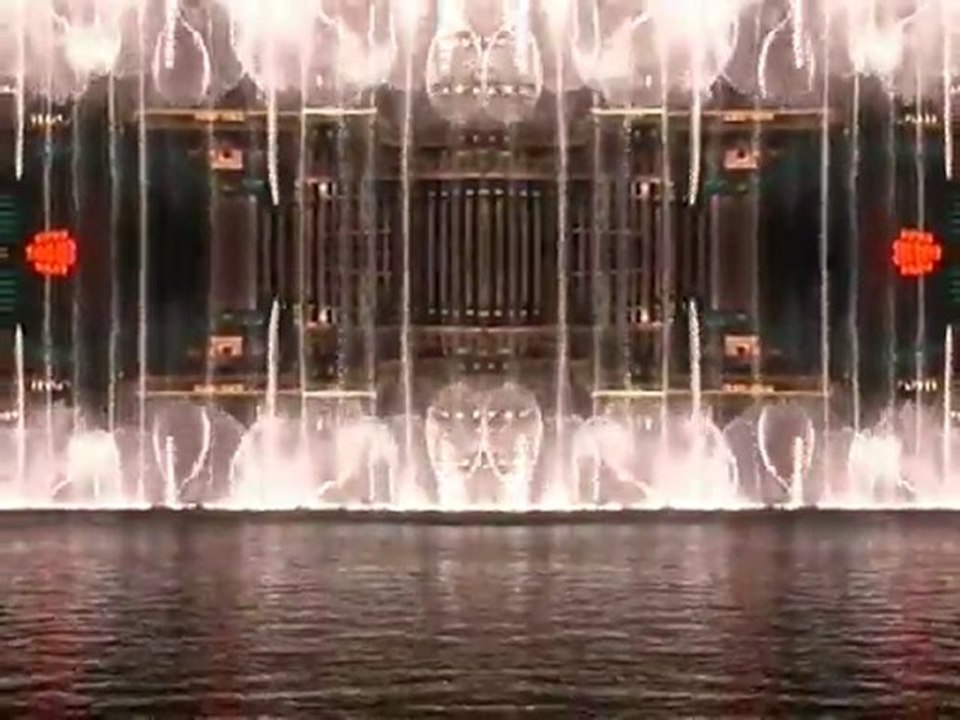 BELLAGIO HOTEL. FREE MUSICAL FOUNTAIN SHOW, LAS VEGAS. NEVADA USA
