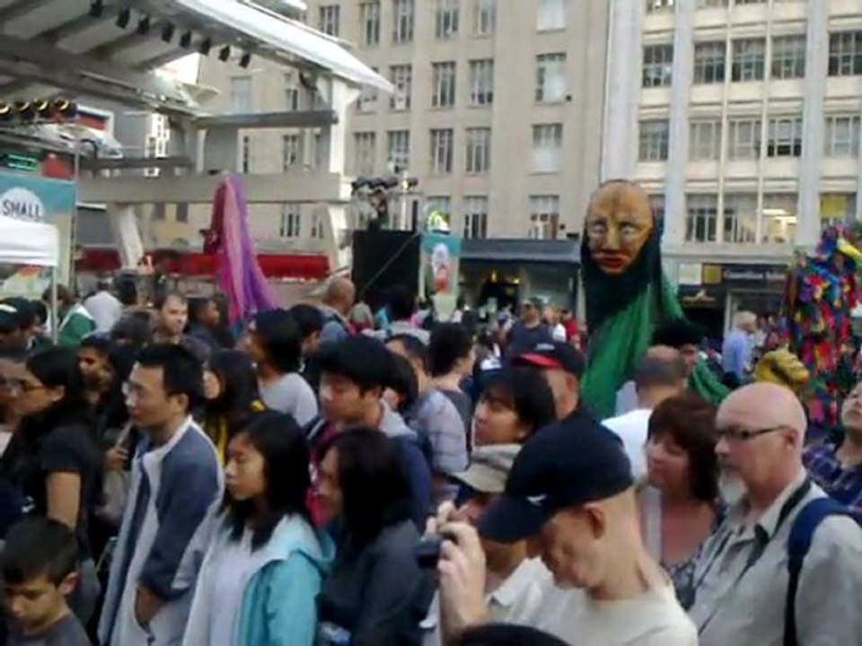 Downtown Toronto - Sanza et histoire contée @ Dundas square
