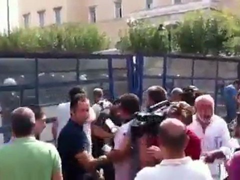 Επεισόδια στο Σύνταγμα. Μεταξύ διαδηλωτών και ΜΑΤ