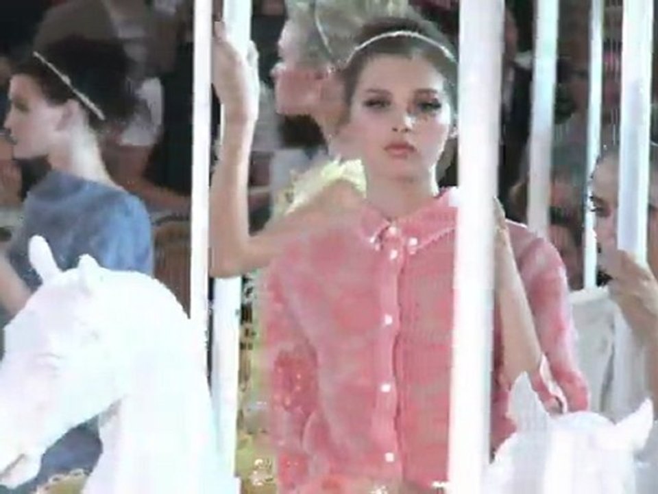 Fashion week : Kate Moss invitée à défiler pour Vuitton