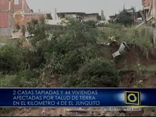 Viviendas afectadas por deslizamiento en El Junquito