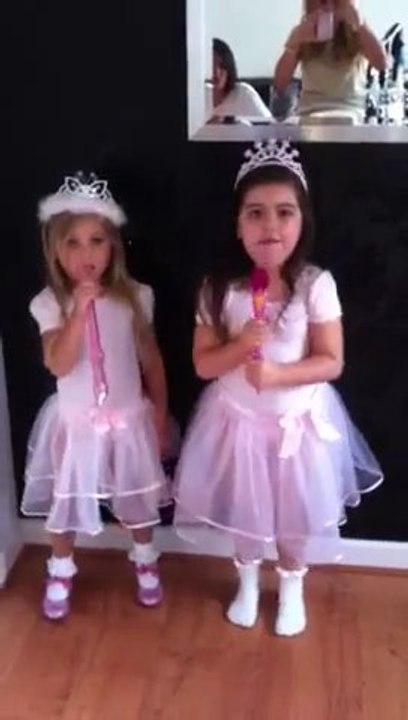 Little Girl Sings Super Bass