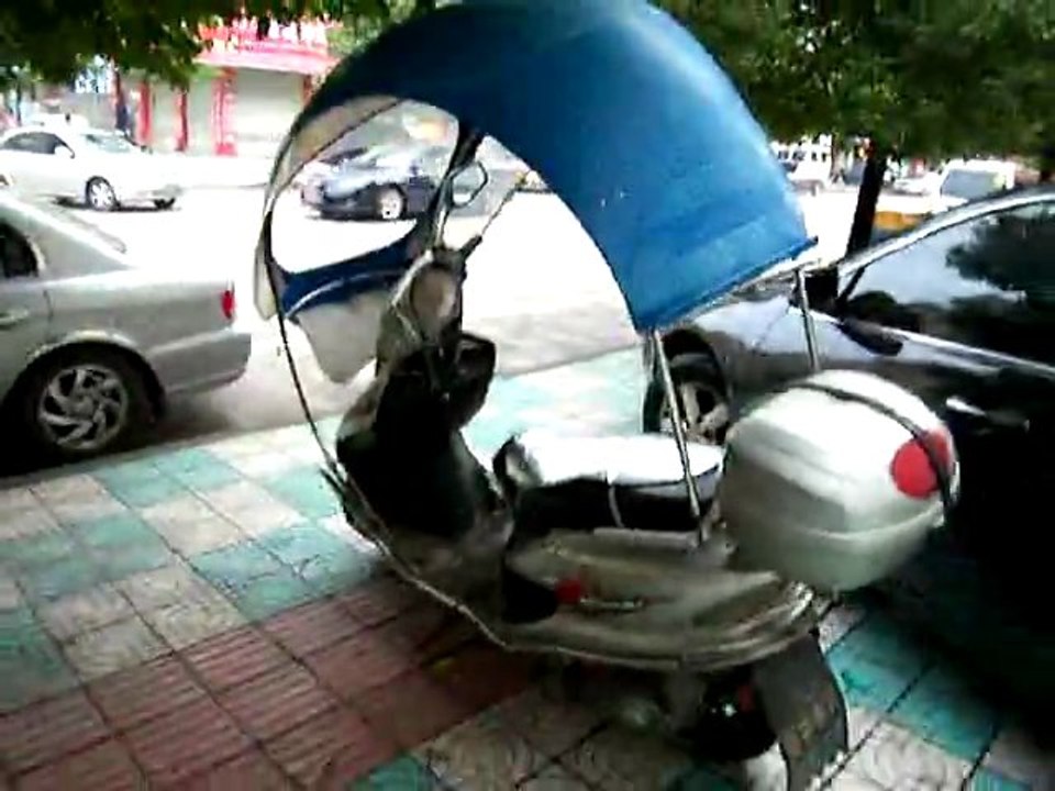 110929 Scooter Rain Shield video Dailymotion