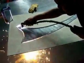 Corte de una pieza de acero a mano / Corte por plasma