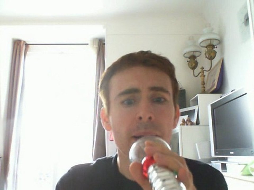 Wiwi égratigne "réveille toi" d'Ange