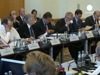 AMB faizleri değiştirmedi ama kriz uyarısı yaptı