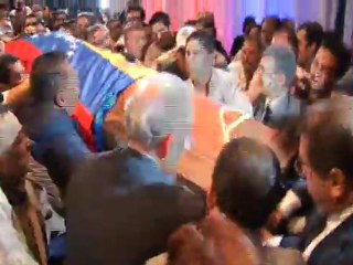 1110053015 Llegan restos CA