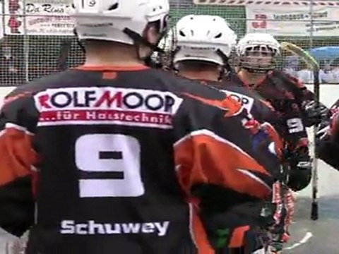 Inline hockey skater