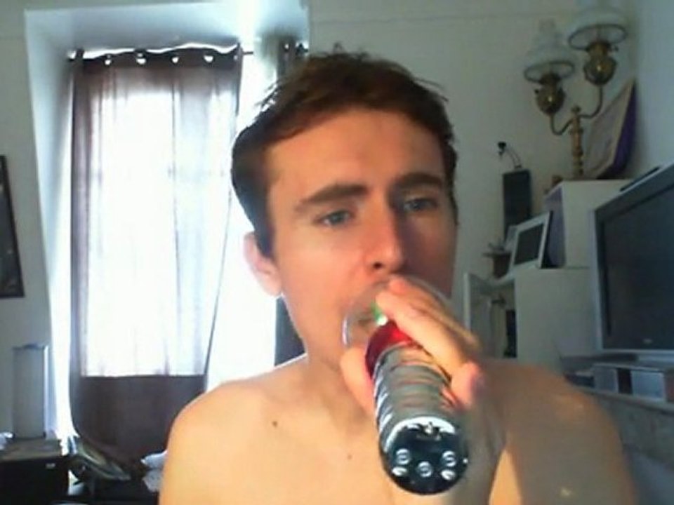 Wiwi égratigne "ah que la vie est belle"