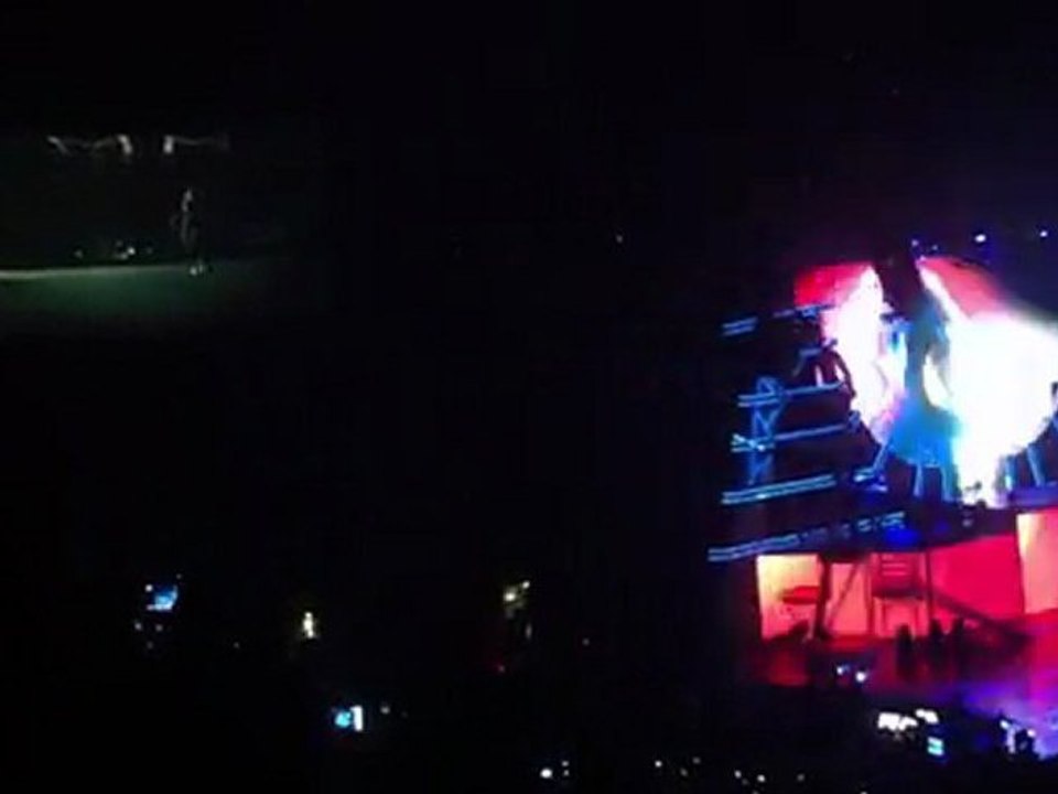 Britney Spears - Début du show - Bercy le 06/10/2011