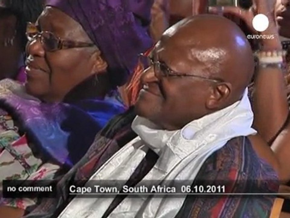 Bono chante pour Desmond Tutu - no comment