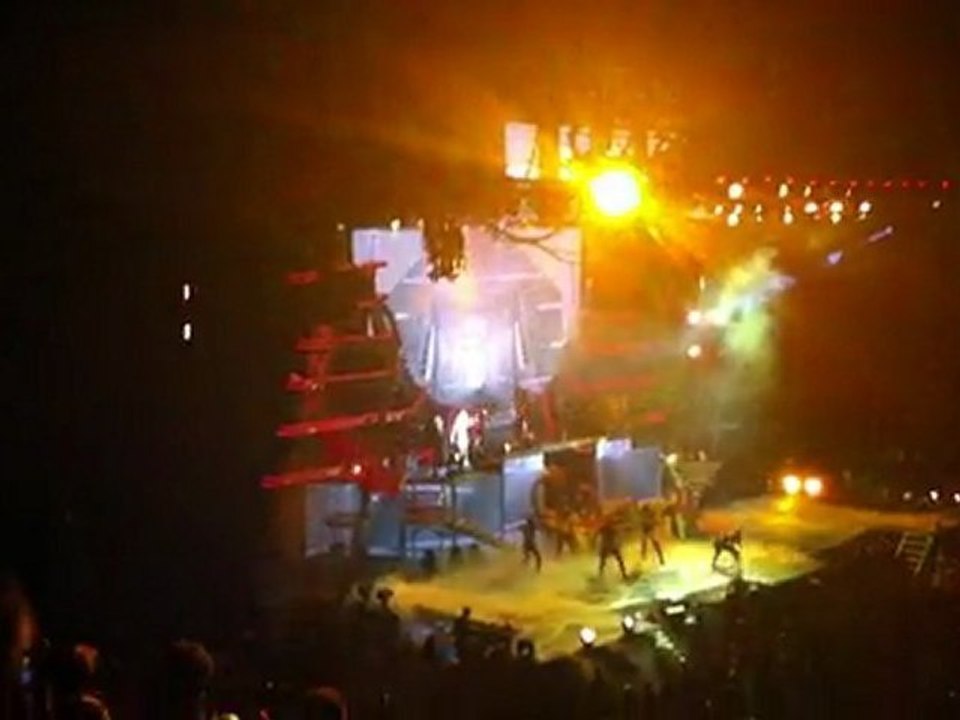 Britney Spears - Gimme More - Bercy le 06/10/2011