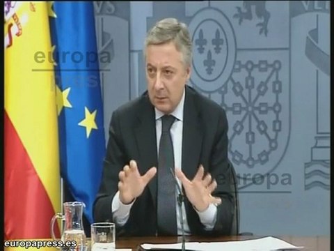 Blanco: El Gobierno le exige a Aznar prudencia