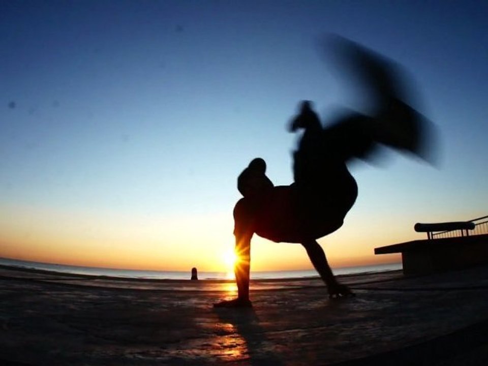 Le Spectre : Sunrise breakdance
