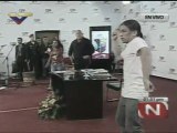 Presidente Chávez demuestra sus dotes como bailarín de Rap