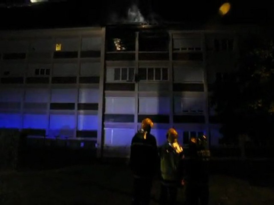 Feu d'appartement aux Lopofa à Montceau-les-Mines : une personne hospitalisée (08/10/2011)