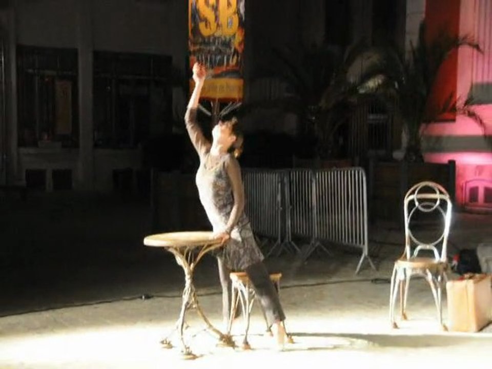 Festival "Tango, Swing et Bretelles" 2011 (Montceau-les-Mines) : la poésie de la compagnie "Banc public" (07/10/2011)