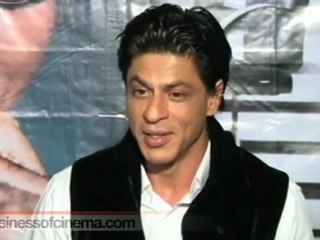 Shah Rukh Khan & Media Madness On KBC Sets!