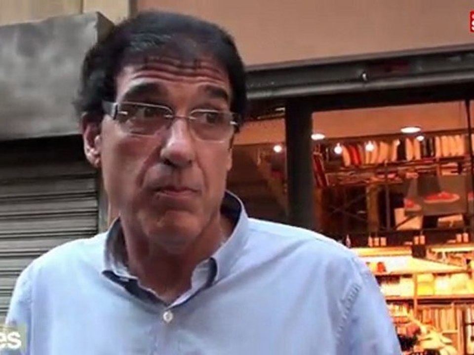 Un incendi crema diverses motos al barri d'Hostafrancs