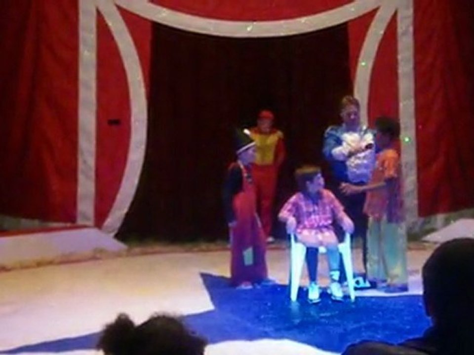 Tom, Malo et Allyoun font les clowns au Cirque de l'école Jeanne d'Arc - Le 7 octobre 2011