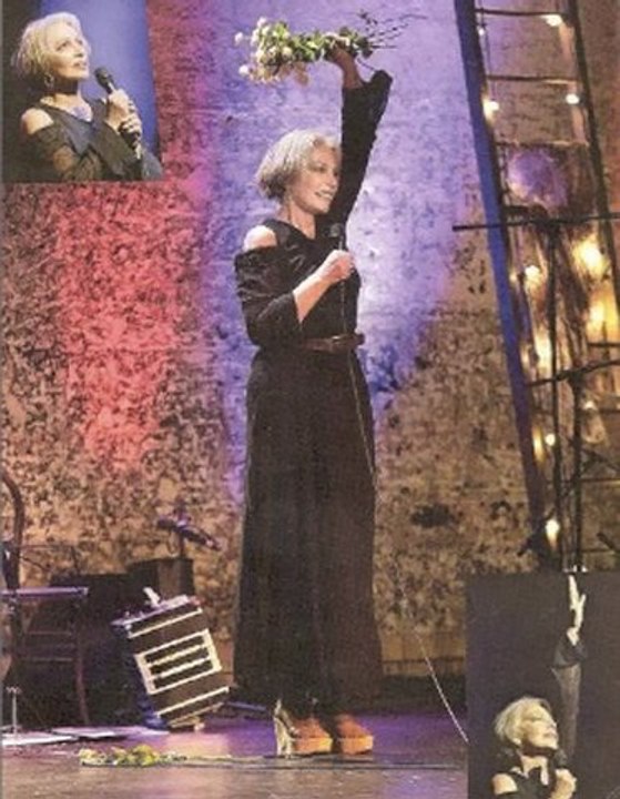 Marie Laforêt "Viens, viens" live Bouffes Parisiens 2005