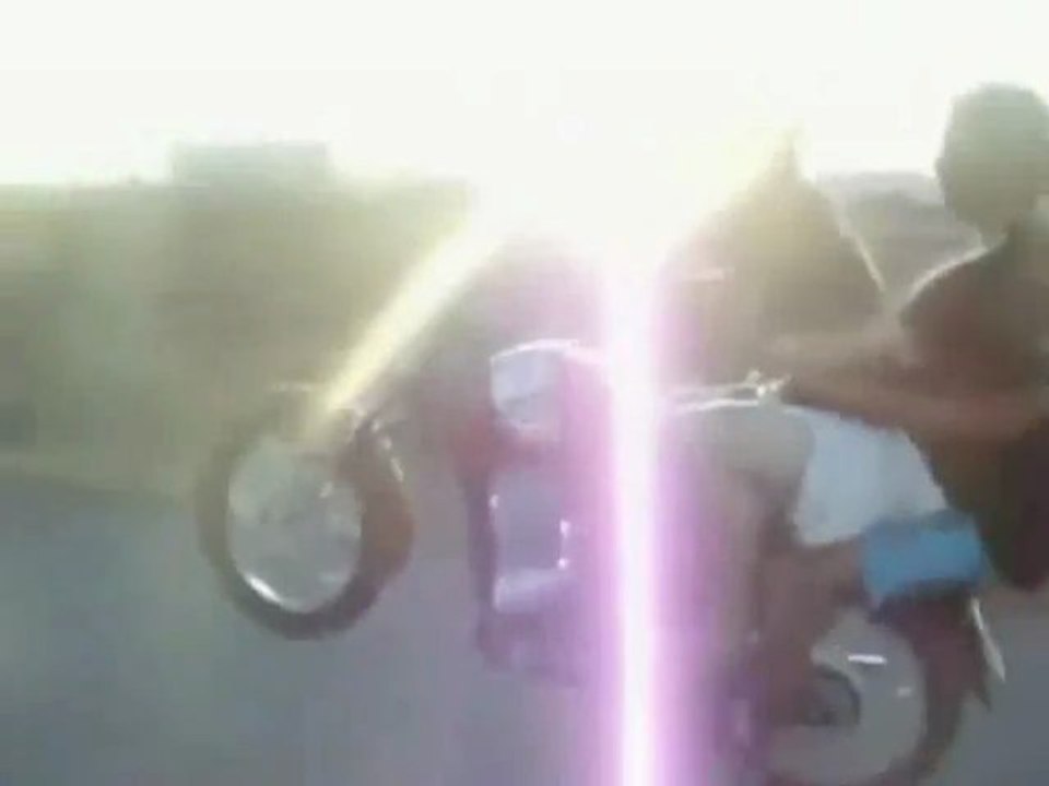 Bester Scooter Stunt aller Zeiten .. Fail