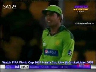 Afridi pissed off by Umar Akmal's fielding