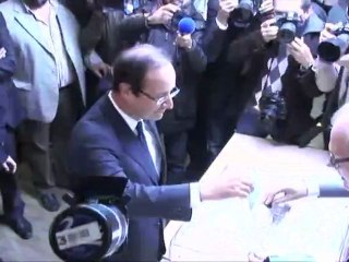 Primaire PS: François Hollande a voté dans son fief de Tulle