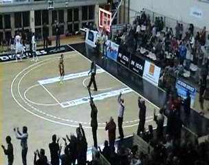Vidéo : panier de 25 mètres