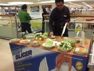 The promotion of 야채채칼 (vegetable cutter) in Wansimni Emart, Seoul, Korea